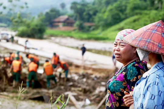 Mrs. Hoang Thi Bong burst into tears as her husband remains missing after a massive landslide swept away Lang Nu village in northern province of Lao Cai early on September 10, 2024