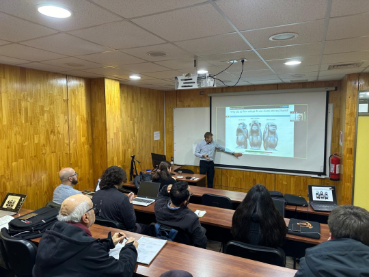 In the picture, Marc gives a lecture on behavioral interventions for sustainable energy transitions to students of the Doctoral Program in Economics and Information Management at Universidad del Bío-Bío