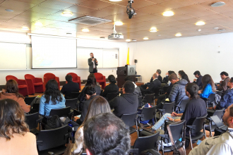 Bruno Goulart de Freitas Machado (Brazilian Regulatory Agency for Electricity - ANEEL) during his exposition on renewable energy in Brazil.  Photo by Dept of Economics, UniAndes.